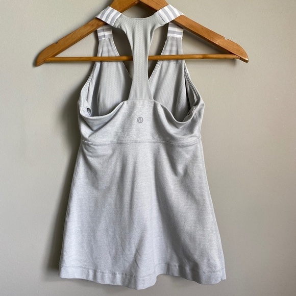 Lululemon Women's Deep Breath Tank Top Gray Stripe Size 4 V-neck Built in‎ Bra - Picture 5 of 12